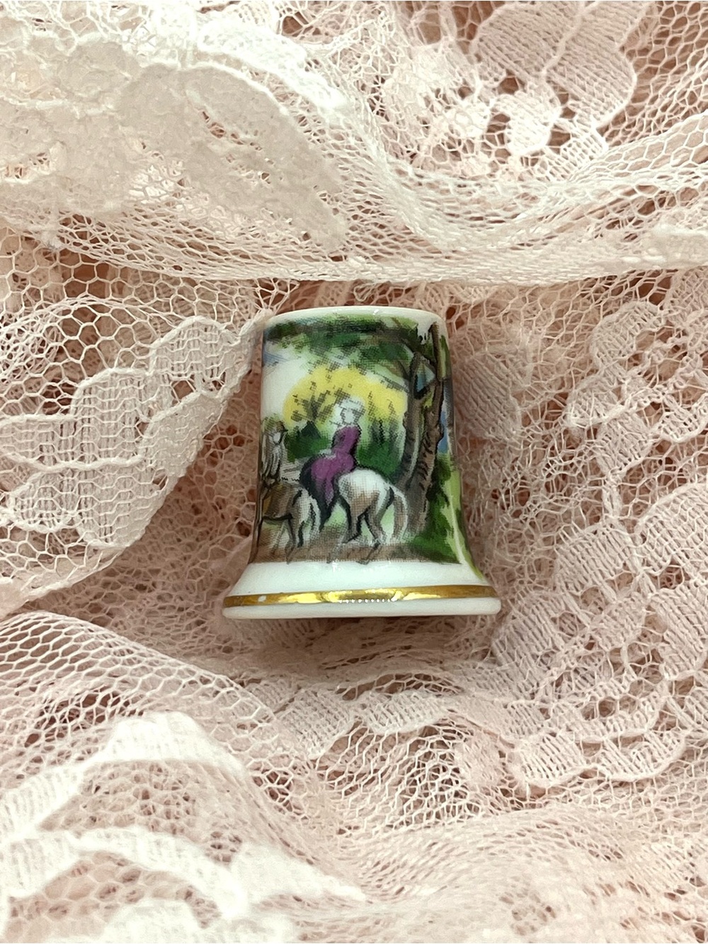 Vintage Porcelain Country Scene Thimble Japan